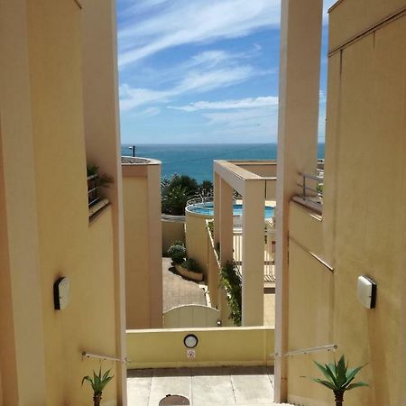 483 Chemin De Saint-Clair Apartment Сет Екстериор снимка