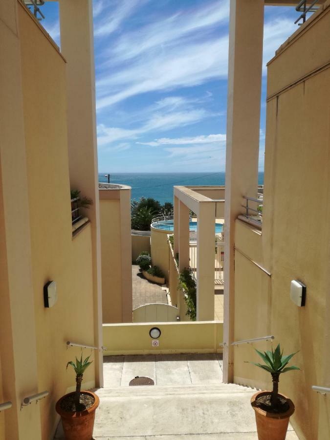 483 Chemin De Saint-Clair Apartment Сет Екстериор снимка